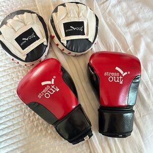 Stress out boxing gloves in size 14-OZ